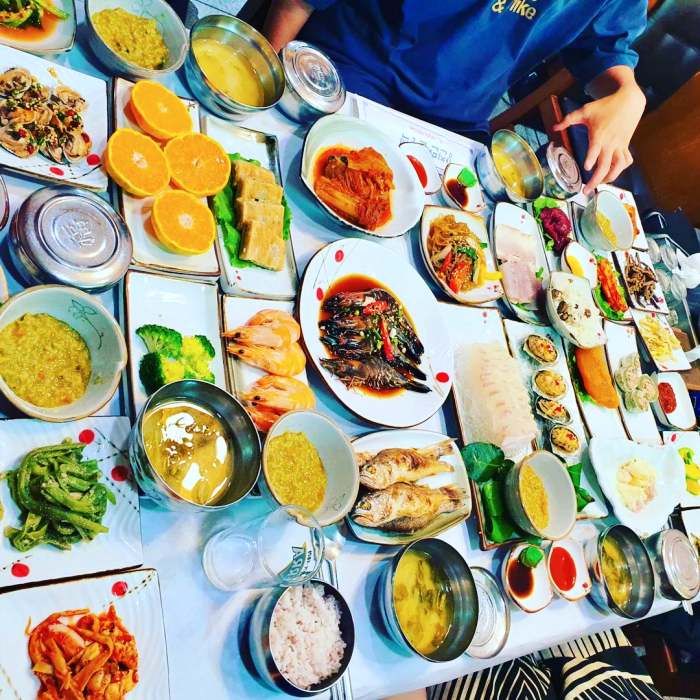 전남 강진 가우도 식당 남도 백반 한정식 홍어 삼합 간장게장 육회 탕탕이 제철 생선 회 한상 택시맛객 맛집 추천