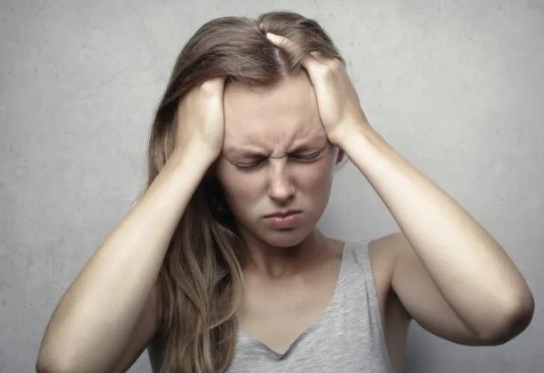 머리가 찌릿찌릿 아파요