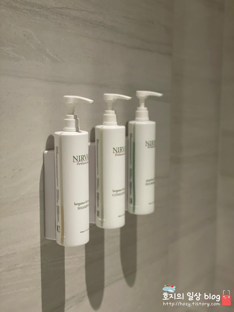 방콕 코트야드 메리어트 에어포트 디럭스룸 어메니티