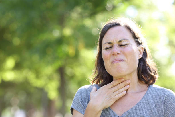 목에 가래낀 느낌 및 없애는 법, 가래감은 목구멍, 기관지 등 호흡기관에 분비물이나 염증이 쌓여 생기는 증상입니다. 이 증상은 다양한 원인에 의해 발생할 수 있으며 그에 따라 적절한 조치가 필요합니다. 가래의 주요 원인와 목에 가래낀 느낌 없애는 법을 참고하시기 바랍니다.
