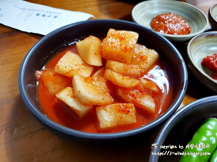 깍두기가 너무 맛있다.