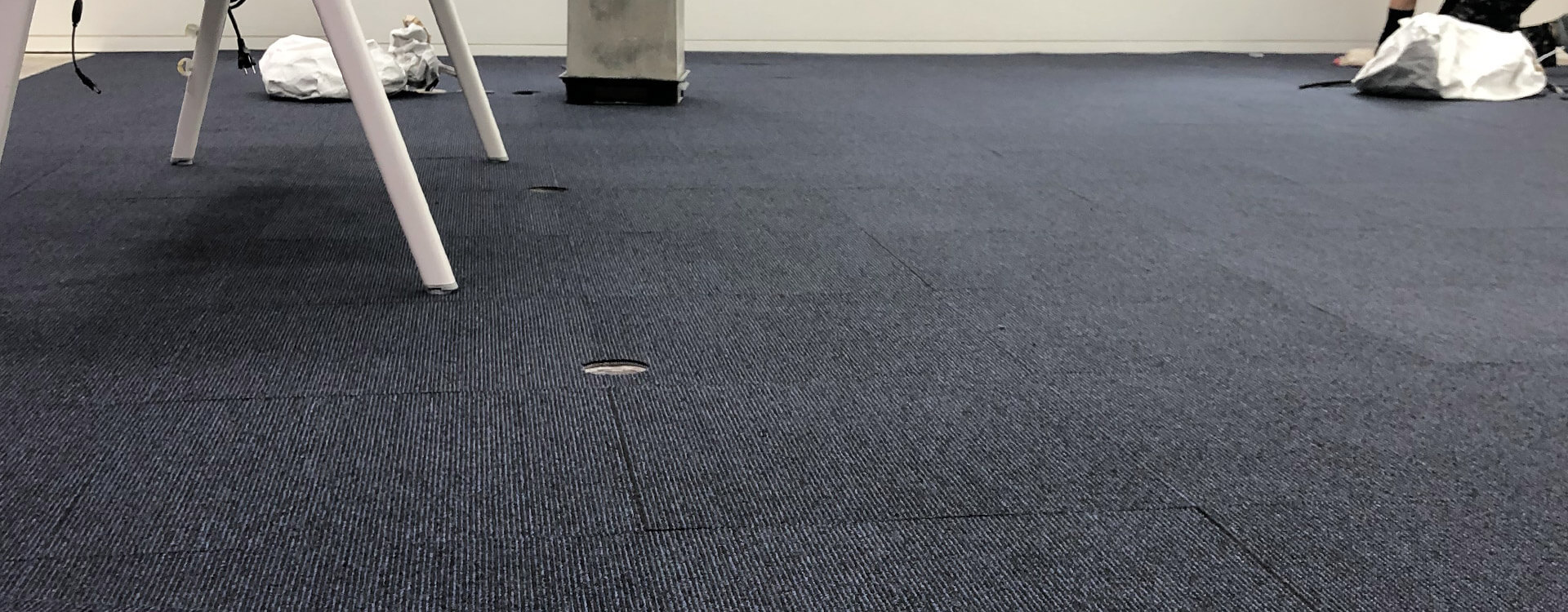 소형 매장 인테리어, 바닥부터 전략적으로｜저비용 고효율 바닥재 선택 가이드