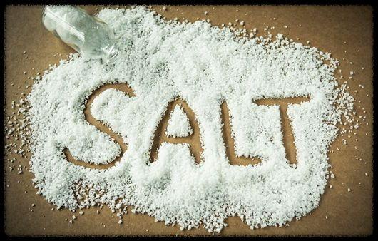 소금, 인류 역사의 최강 만능템 – 몰랐던 활용법 총정리