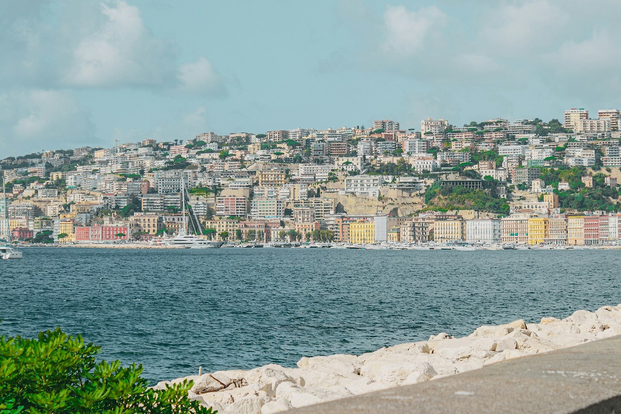 이탈리아 나폴리 항구 사진