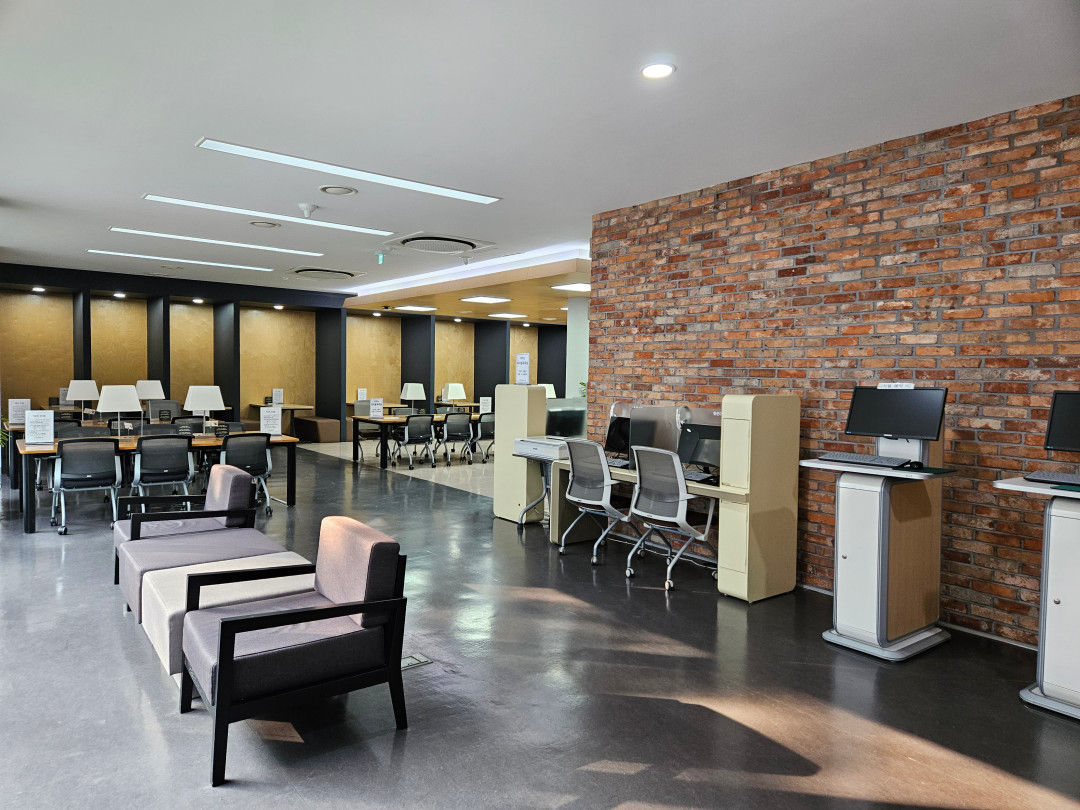 광교 푸른숲 도서관 종합자료실