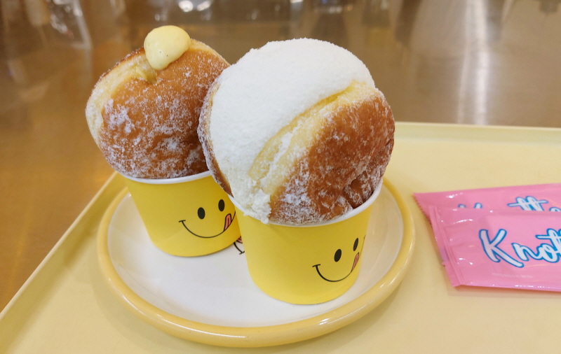 생크림이 가득 들어간 도넛