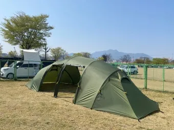 터널 텐트 바람 대비 팩다운 가이라인 요령으로 안정감 높이기_10