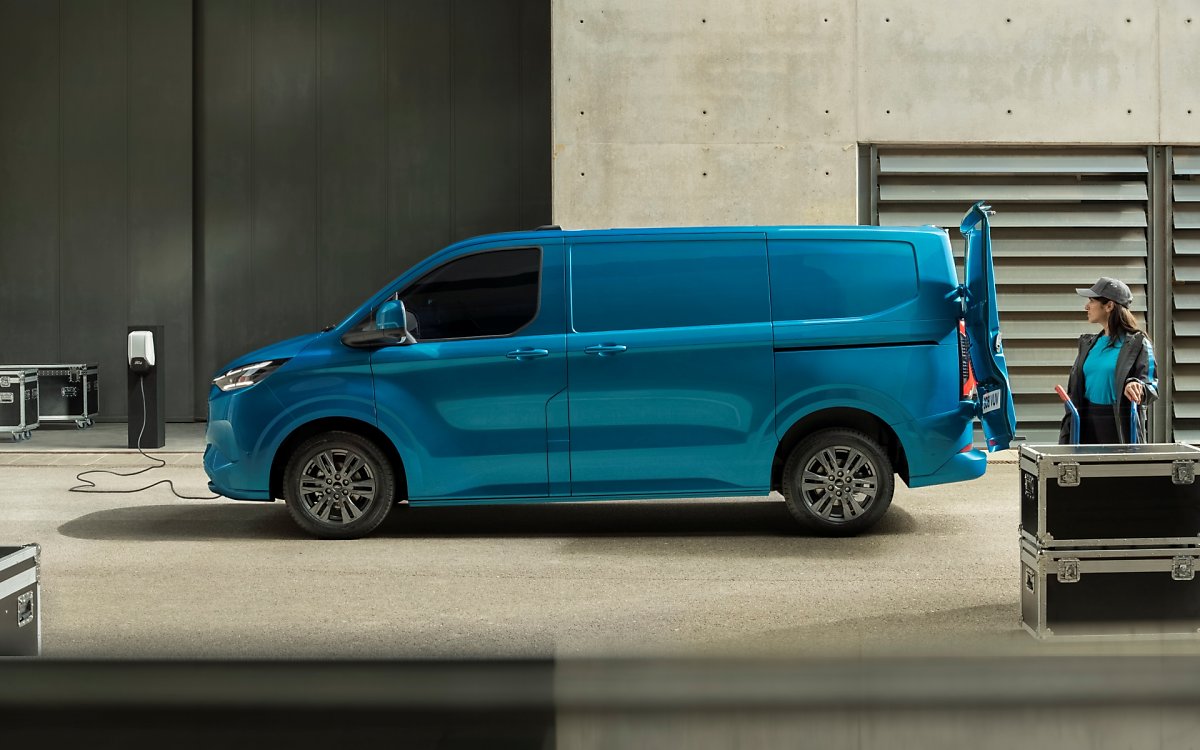 포드 E-트랜짓 커스텀 에디션