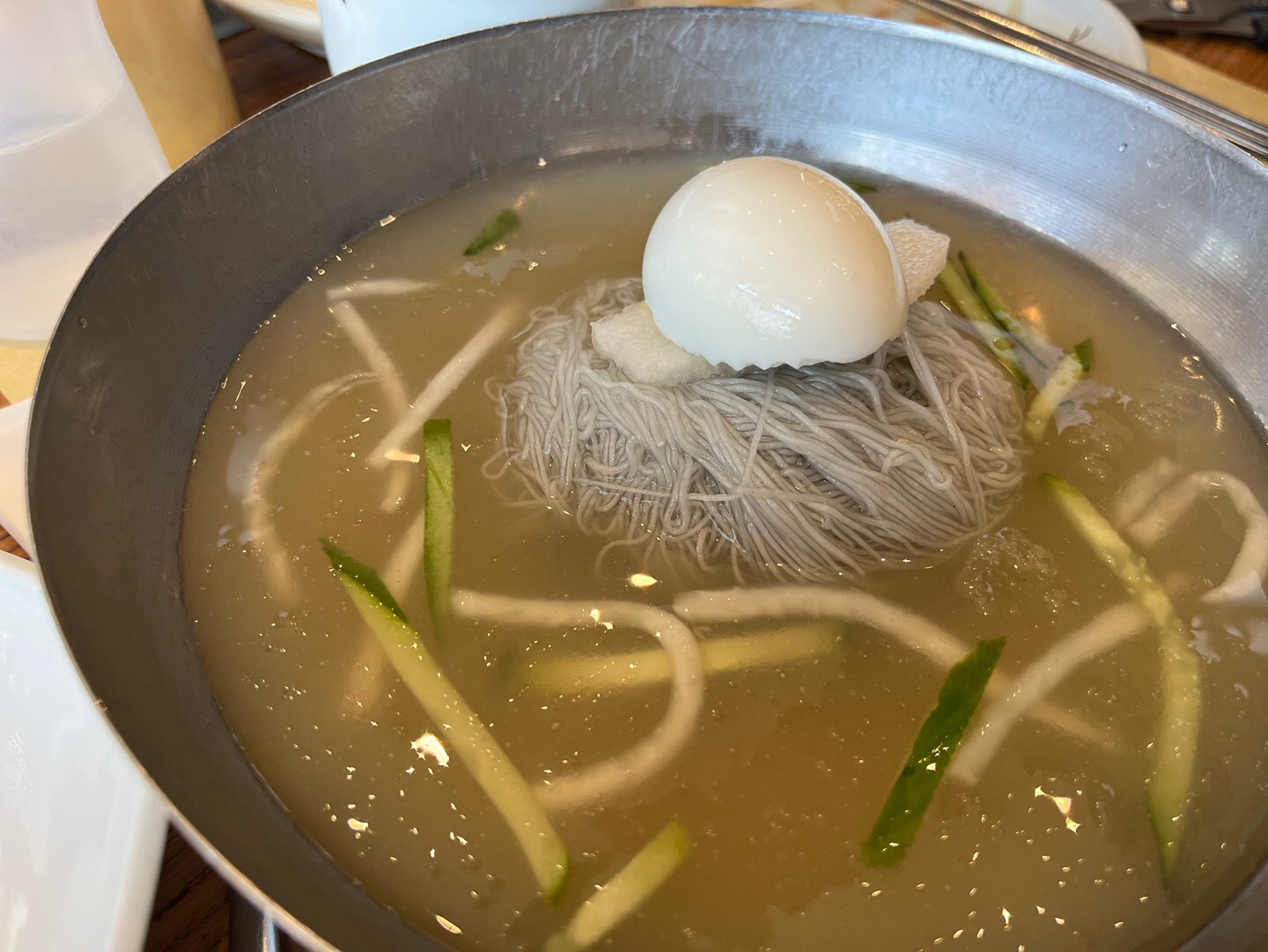 물냉면도 시켰다.