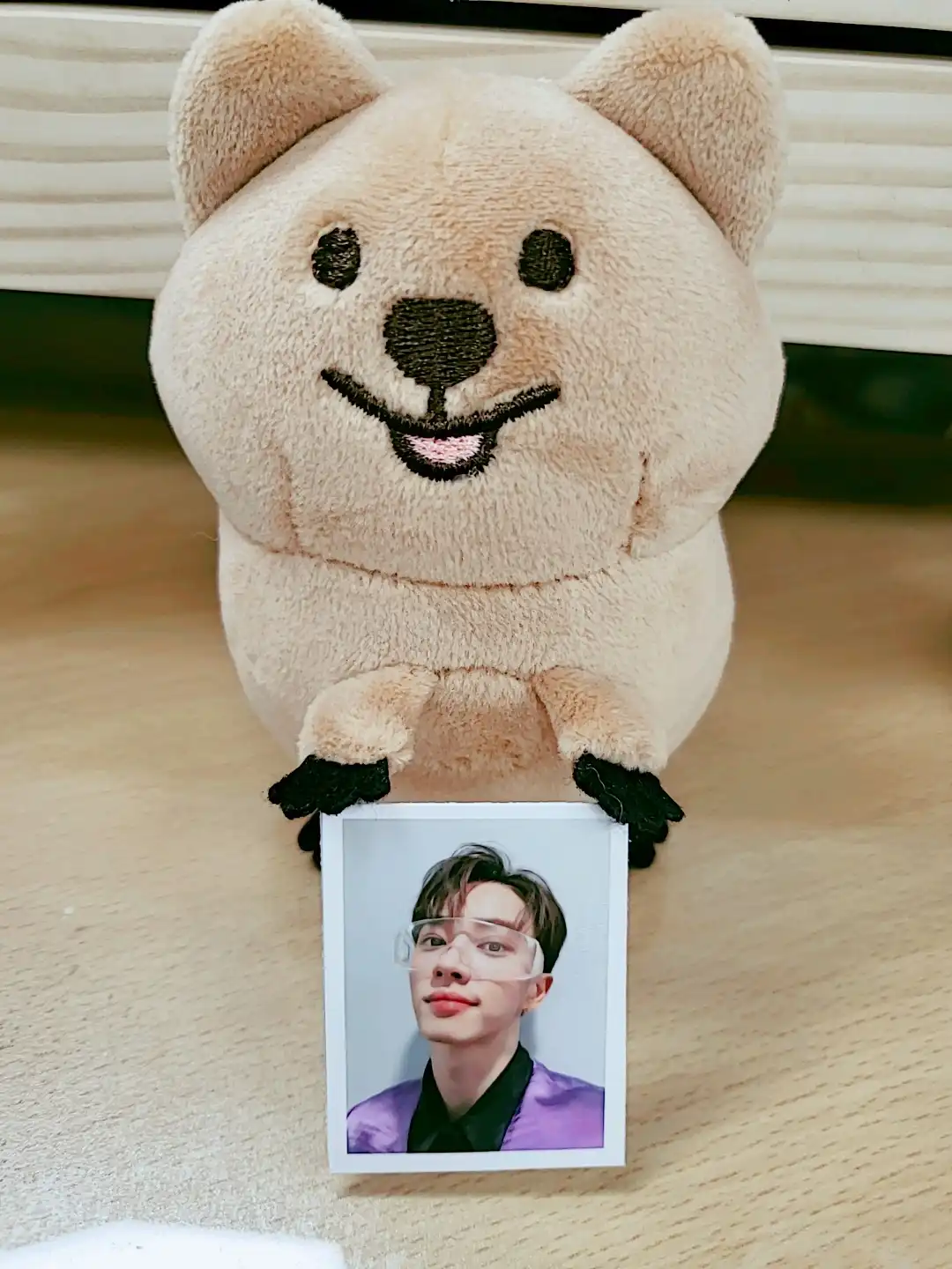 꽃카_기광_사진_들고_찍은_사진