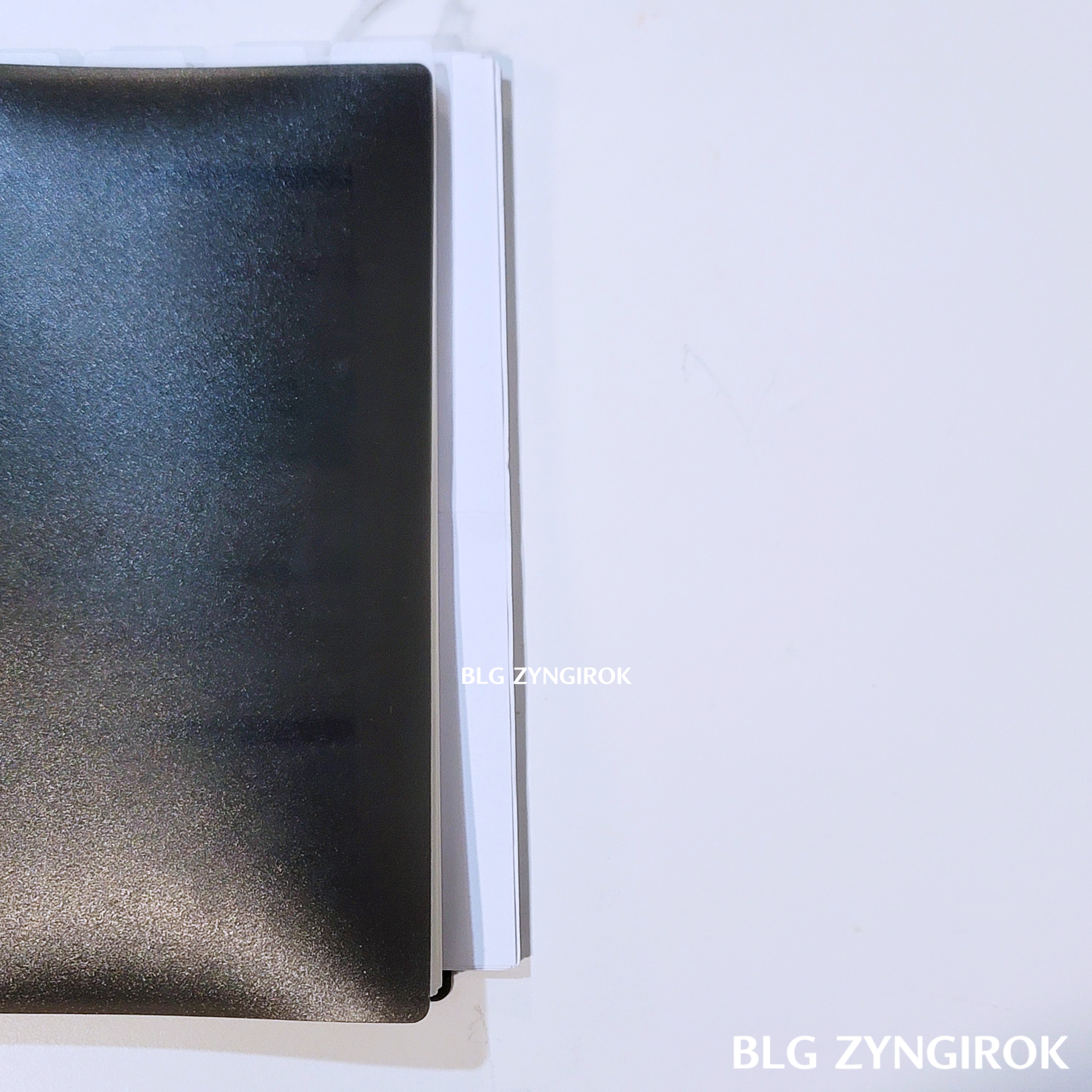 다이소 접착식 중현 포켓투명을 사용 후 A5 바인더 모습이다.