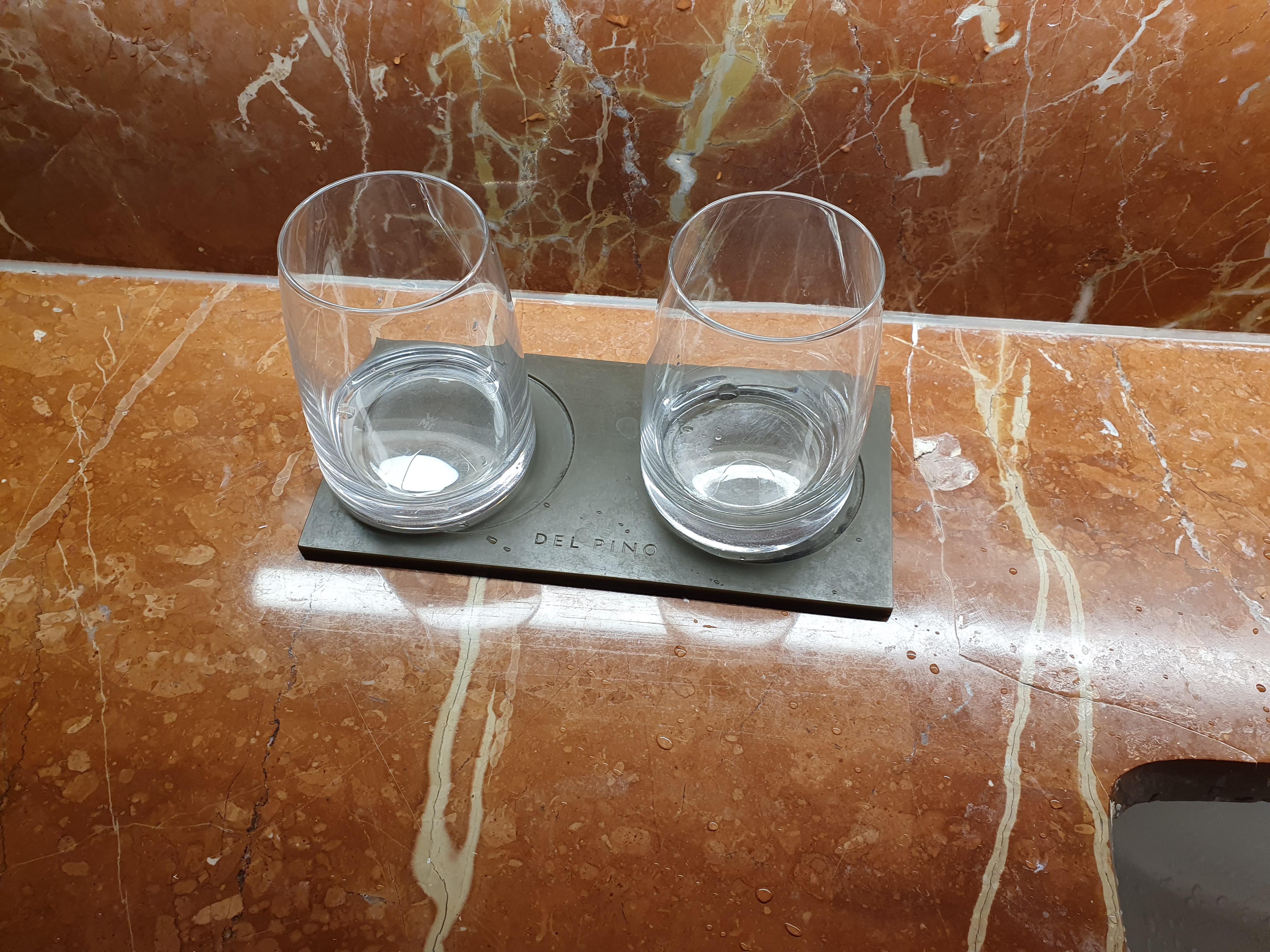 델피노 소노캄c 패밀리룸 욕실 용품 양치컵