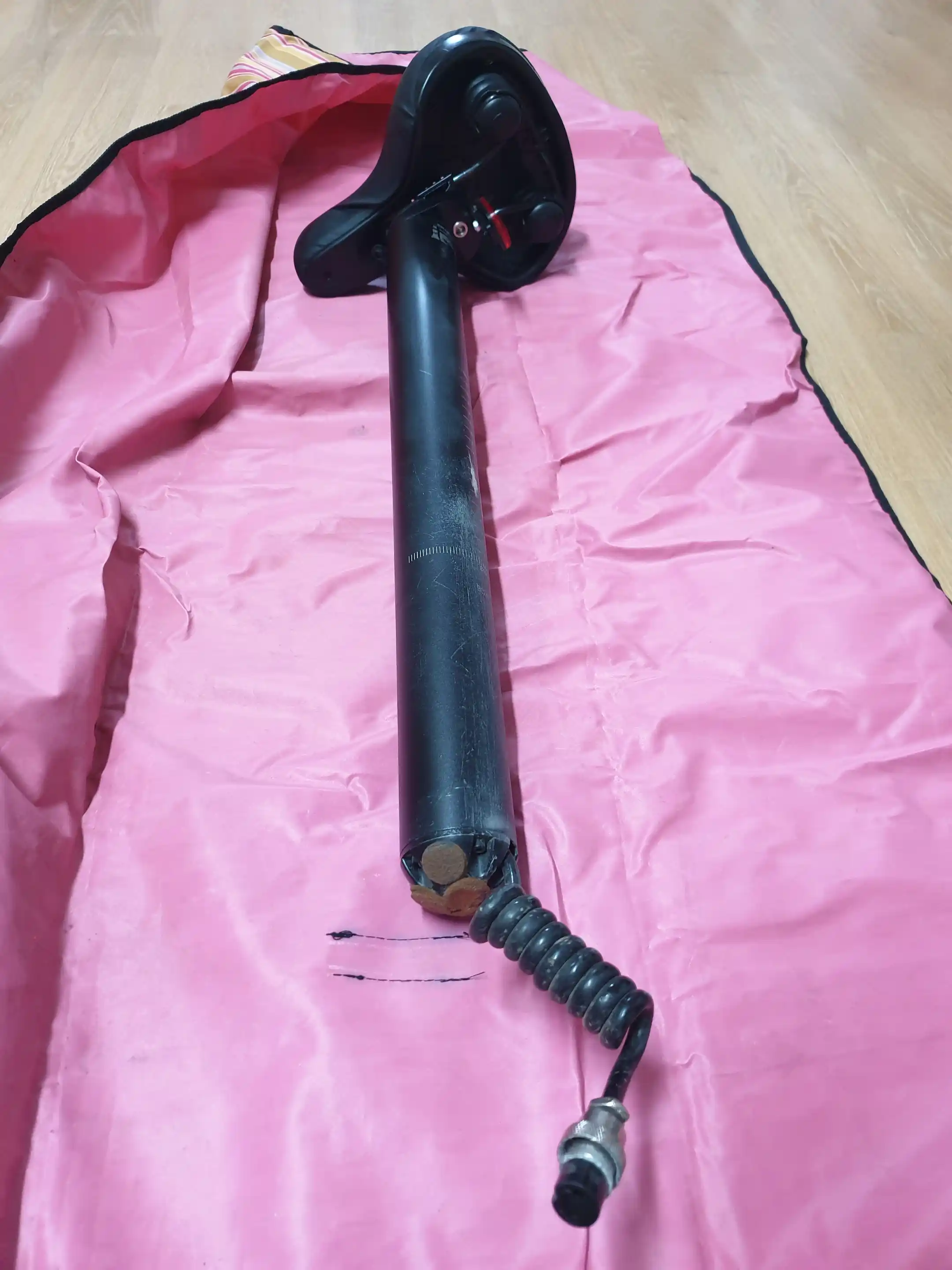 퀄리 Q3 미니 싯포스트 배터리 탈거