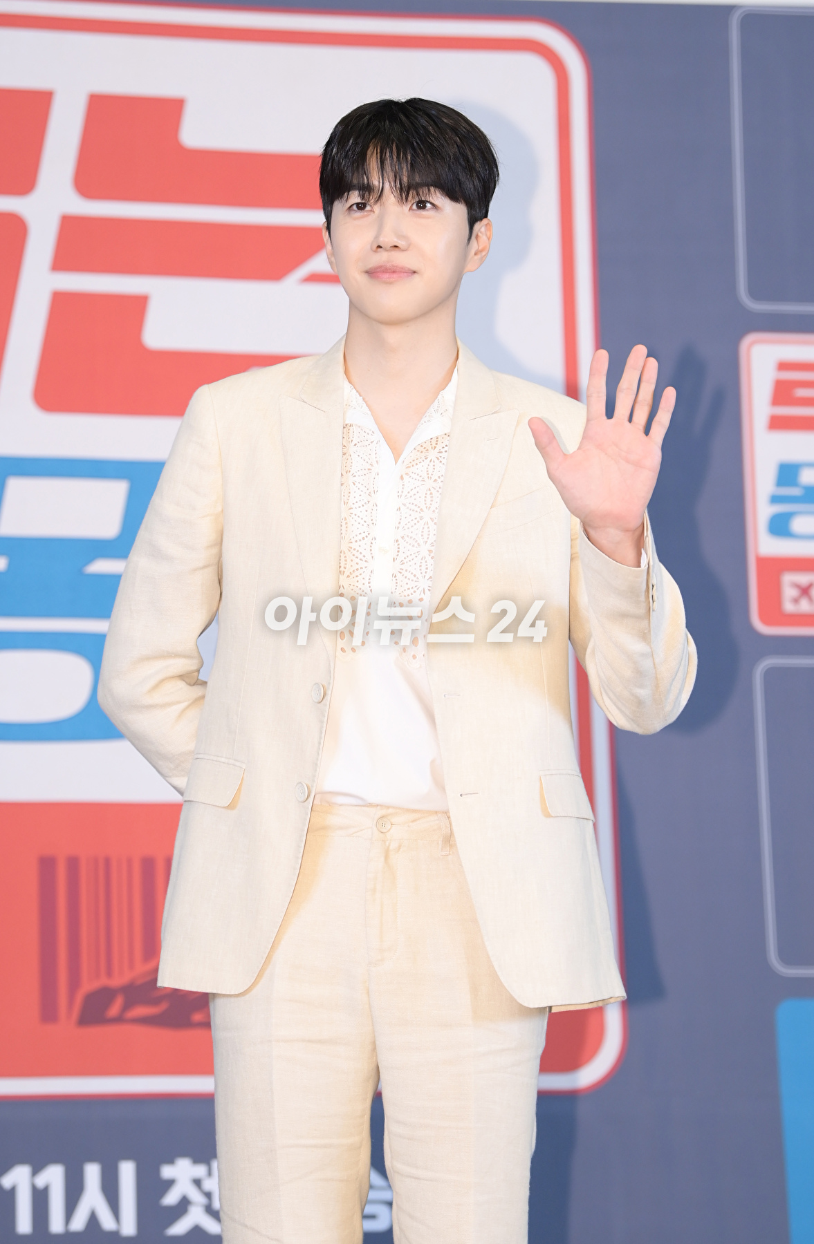 배우 강훈이 2일 오후 서울 서초구 잠원동 더 리버사이드호텔에서 진행된 JTBC 신규 예능 프로그램 '택배는 몽골몽골' 제작발표회에 참석하고 있다. [사진=정소희 기자]