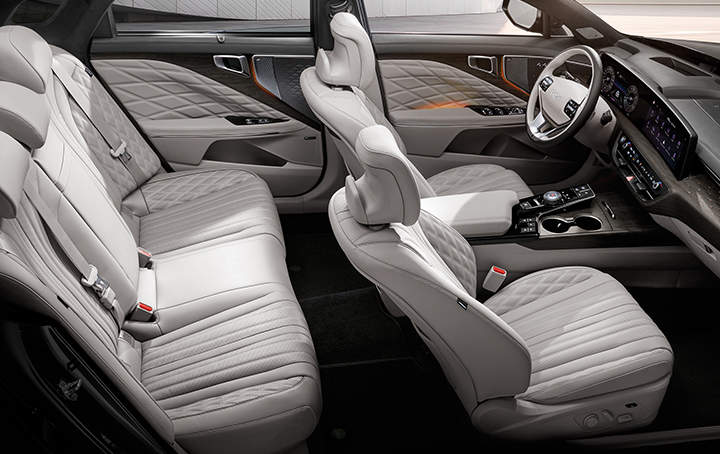 기아 K8 실내 1열 2열 시트 사진 출처 기아차 홈페이지