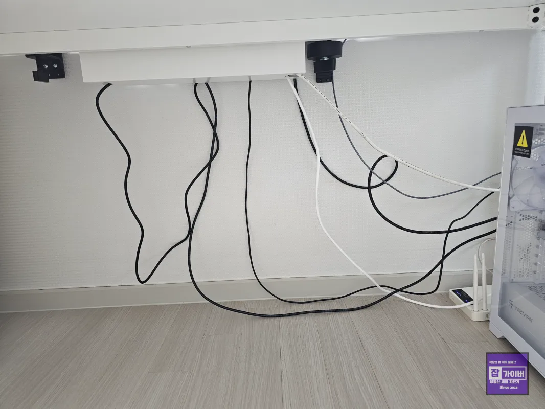 엔산마운트 CC-6C 케이블 스파인 홀더 클램프형 설치 모습