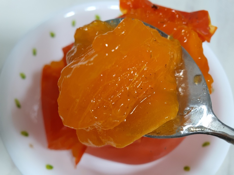 수저로-떠진-홍시