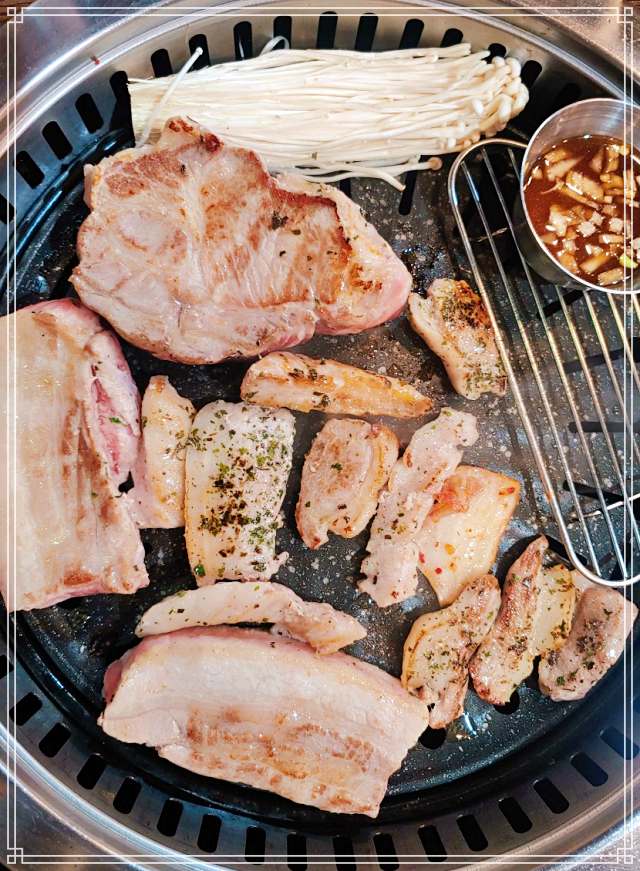 창원 도계동 맛집 엄마가 기른 13가지 무한리필 쌈 채소, 통삼겹살