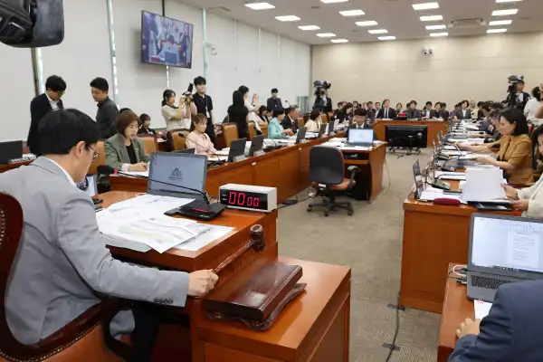 국회 보건복지회 문신사법 통과모습