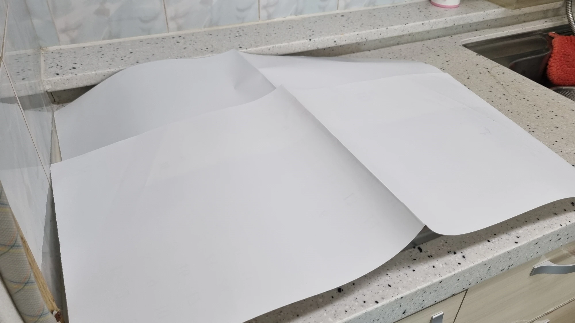 가스렌지 위 덮어놓은 모습