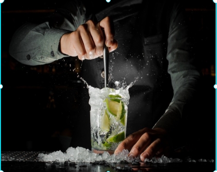 음료마시는모습