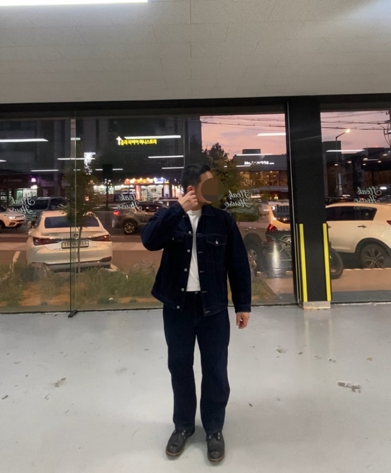 데일리룩('25. 9. 27.)무신사스탠다드 오버사이즈 생지 데님 트러커 재킷, 폴로랄프로렌 베이직 티셔츠, 무신사스탠다드 생지 레귤러핏 데님팬츠, 레드윙 아이언레인저 블랙 하니스