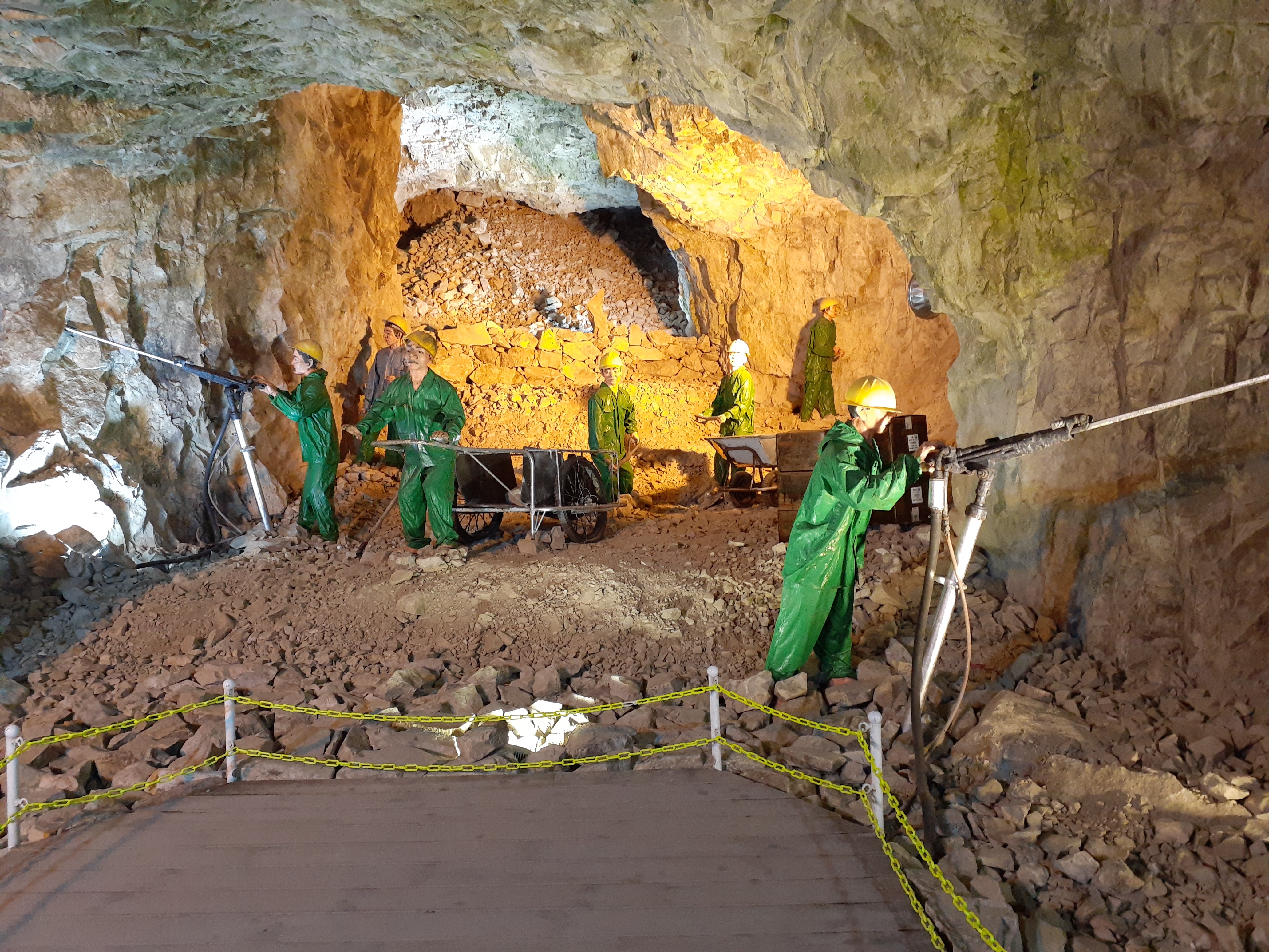 자수정동굴나라