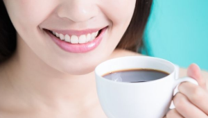 커피로 치아가 착색