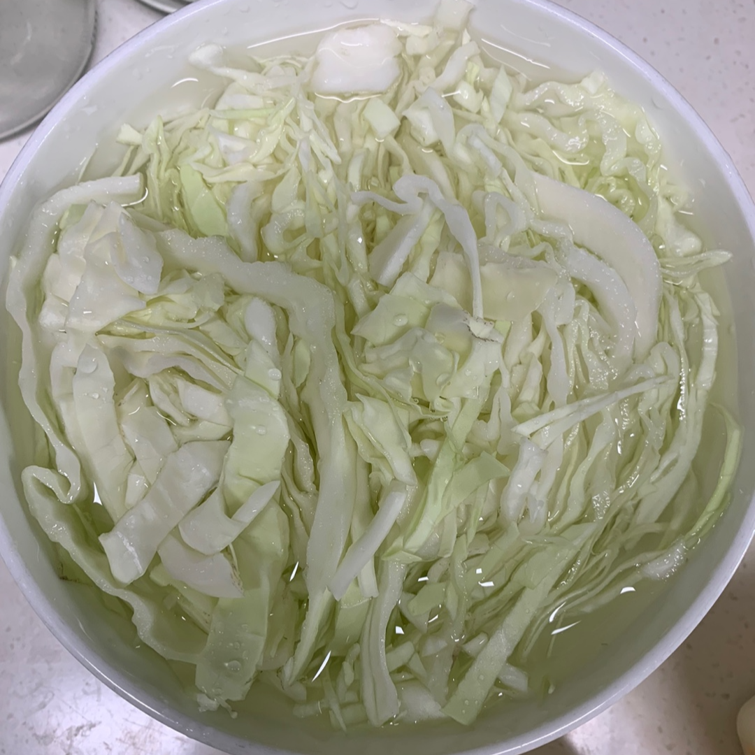 채썬 양배추 씻기