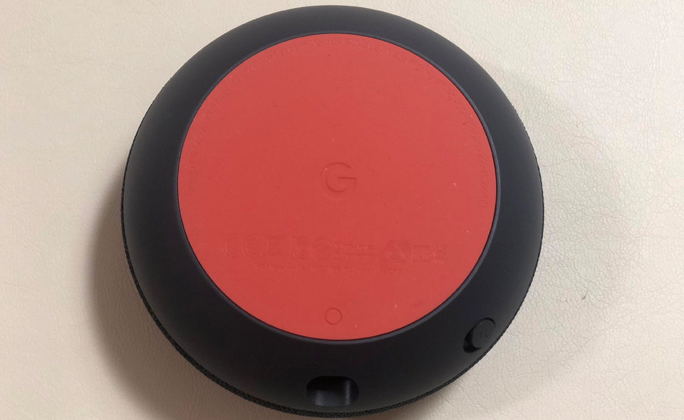 구글 홈미니 본체 뒷면