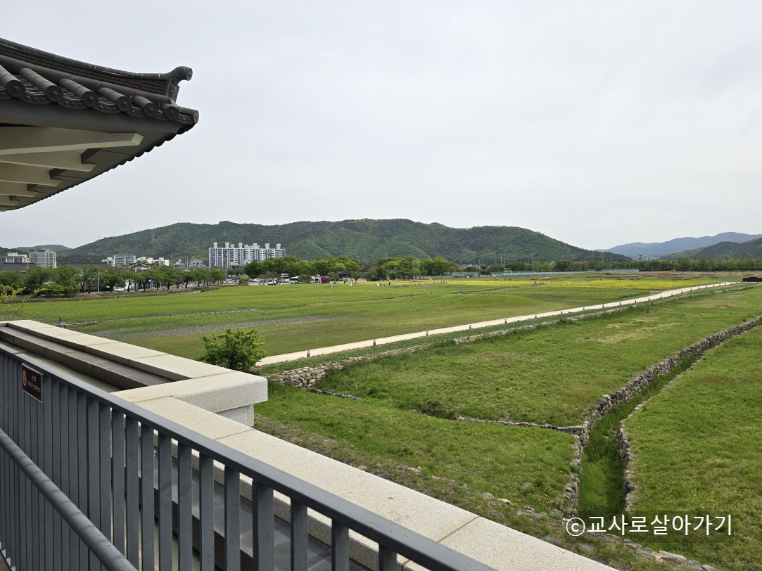 황룡사-역사관-2층에서-바라본-전경