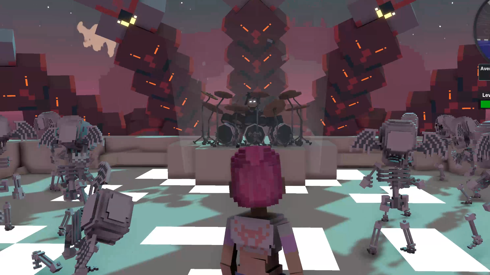 드러머의 공연을 관람하고 있다.