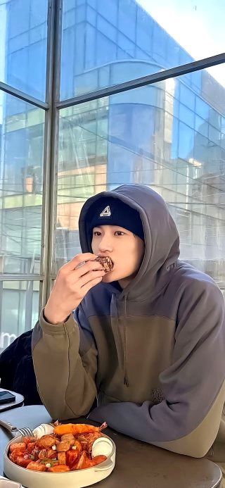 변우석 프로필 나이 키 군대 드라마 작품+변우석 배경화면