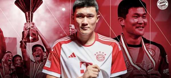 바이에른 뮌헨 유니폼을 입고 있는 김민재