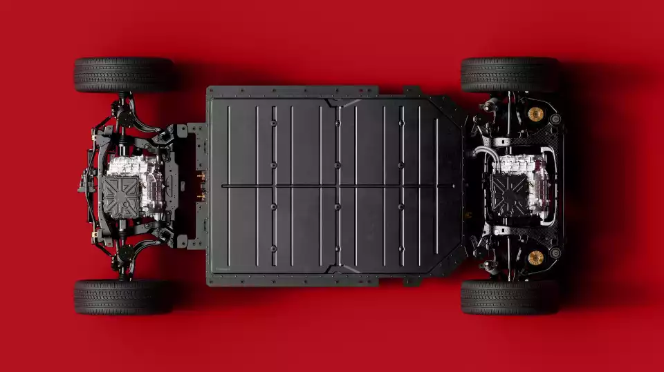 폴스타 4에 적용된 플랫폼과 파워트레인 구성은 이렇습니다.