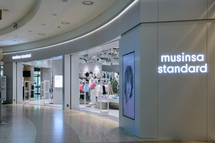 무신사 스탠다드 AK플라자 분당