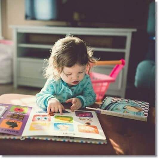 그림책 보는 어린이