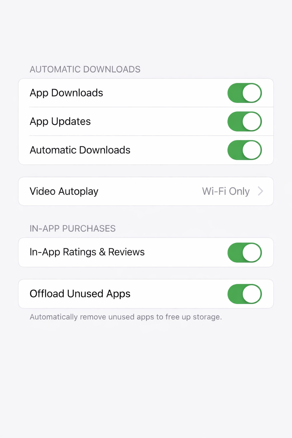 iPhone 설정의 App Store 화면 예시.
&lsquo;Offload Unused Apps(사용하지 않는 앱 정리)&rsquo; 옵션이 켜져 있어
아이폰이 자동으로 앱을 정리하도록 설정된 상태를 보여주는 이미지.