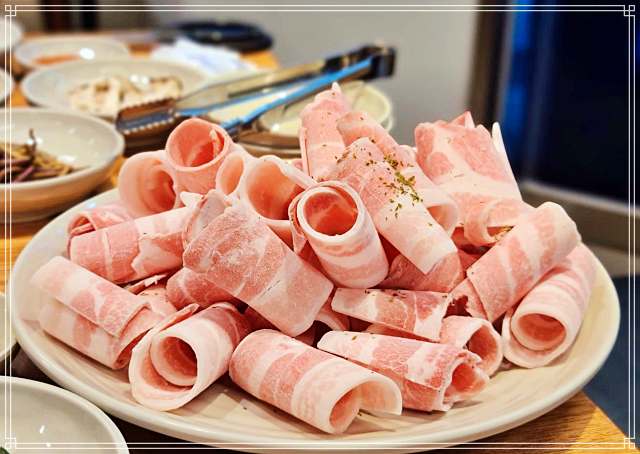 픽업 트렌드 스페셜 부산 서면 다양한 채소를 푸짐하게 대패 삼겹살 맛집