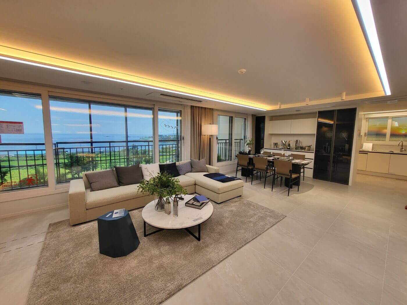 포항 푸르지오 마린시티 모델하우스 거실