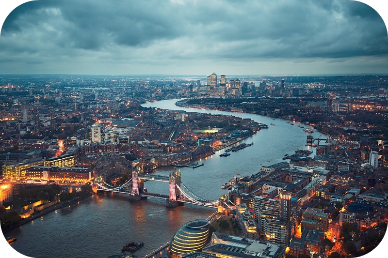 영국-런던-도심-구름낀-야경-타워-브리지-강-항공뷰