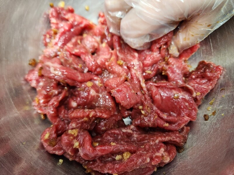 고기 양념 하기