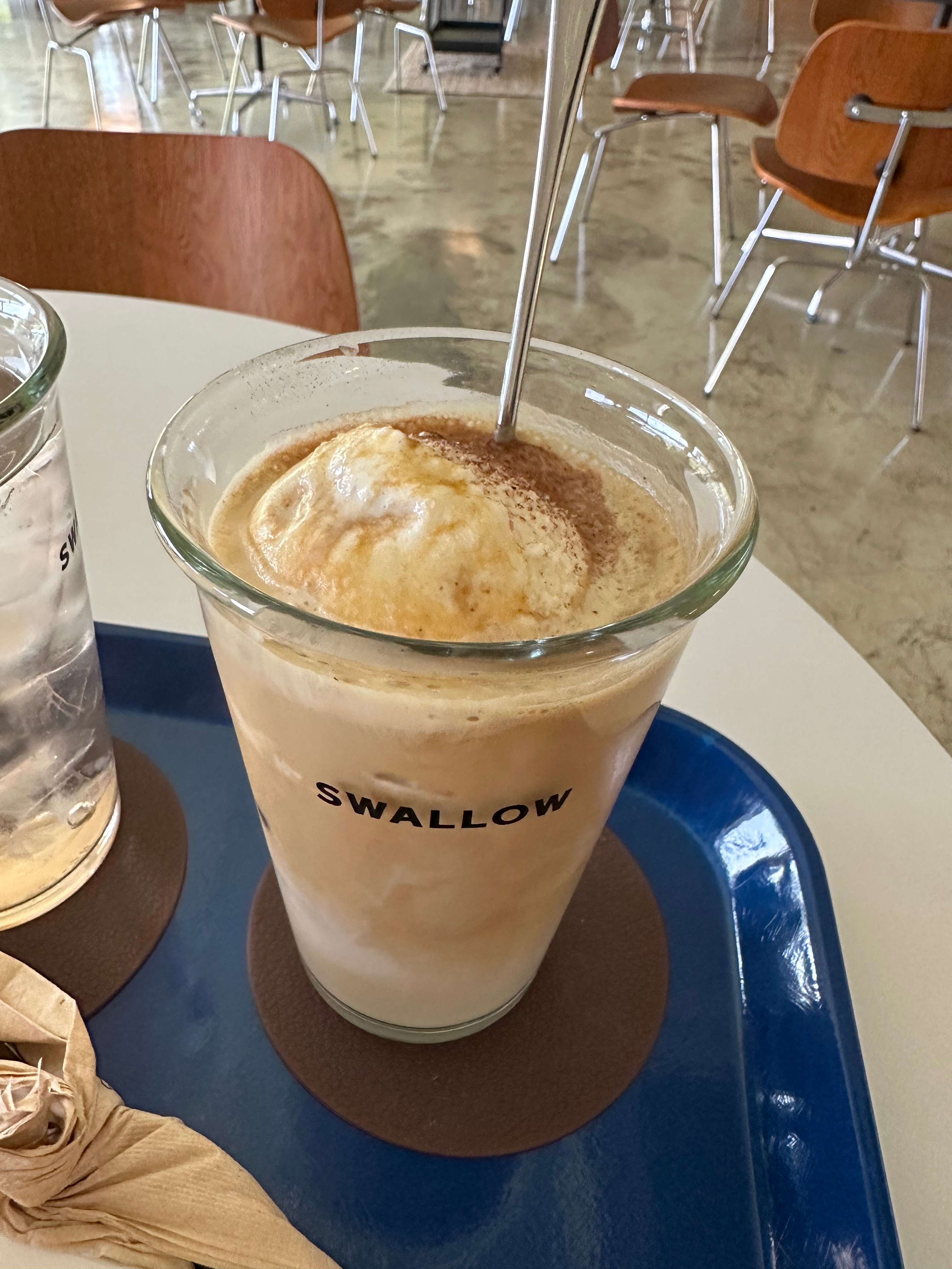 스왈로우 크림라떼