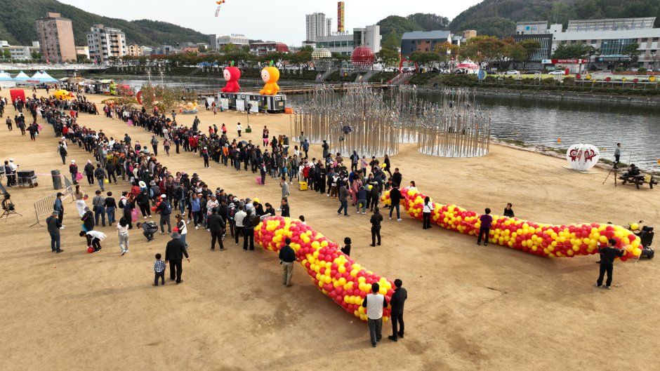 청송사과축제 축제장 사과 풍선 장식