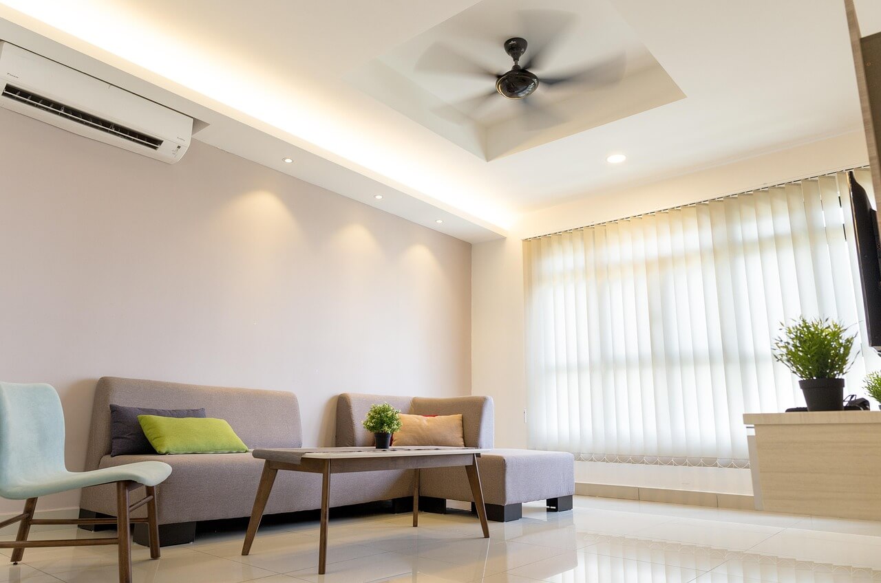 복도에서 아이가 뛰지 않도록 돕는 부모 가이드