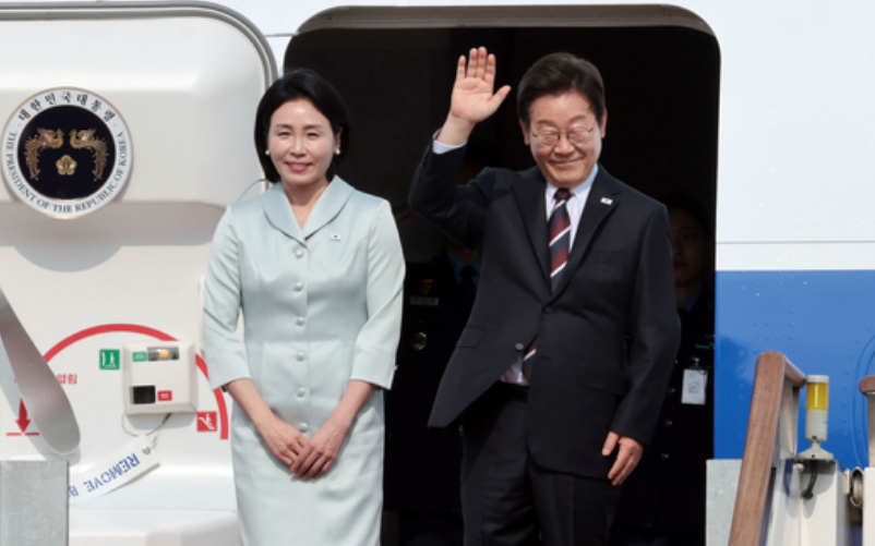 G7 회의 떠나는 이재명 대통령 내외
