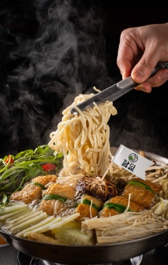 생생정보 믿고 떠나는 스타의 고장 가수 박남정 경남 한안 한식 맛집 탐밀