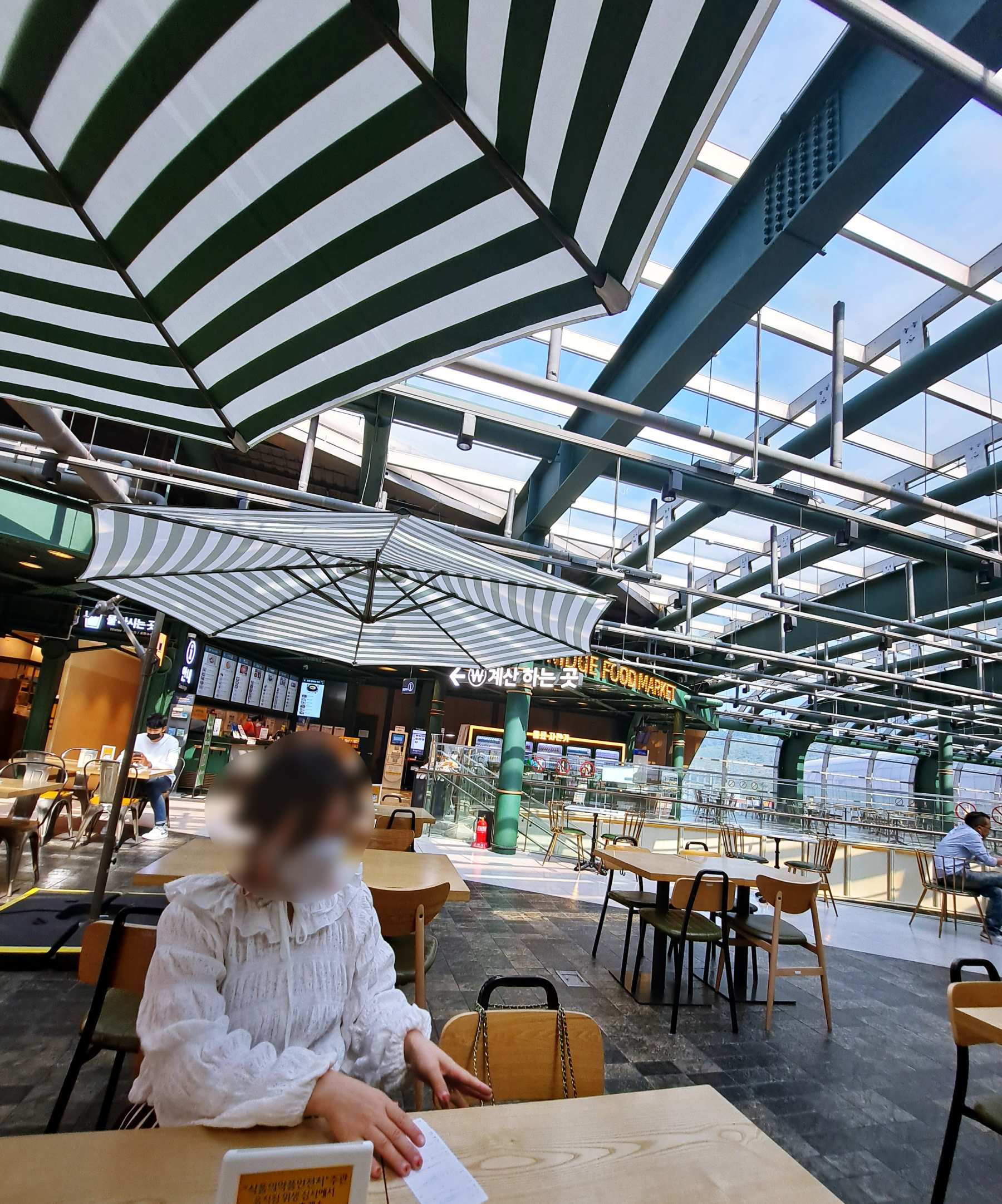 시흥하늘휴게소 푸드코트 좌석