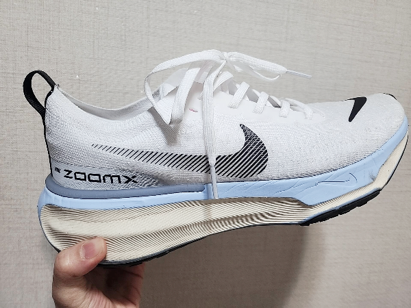 나이키 인빈서블 런3 화이트