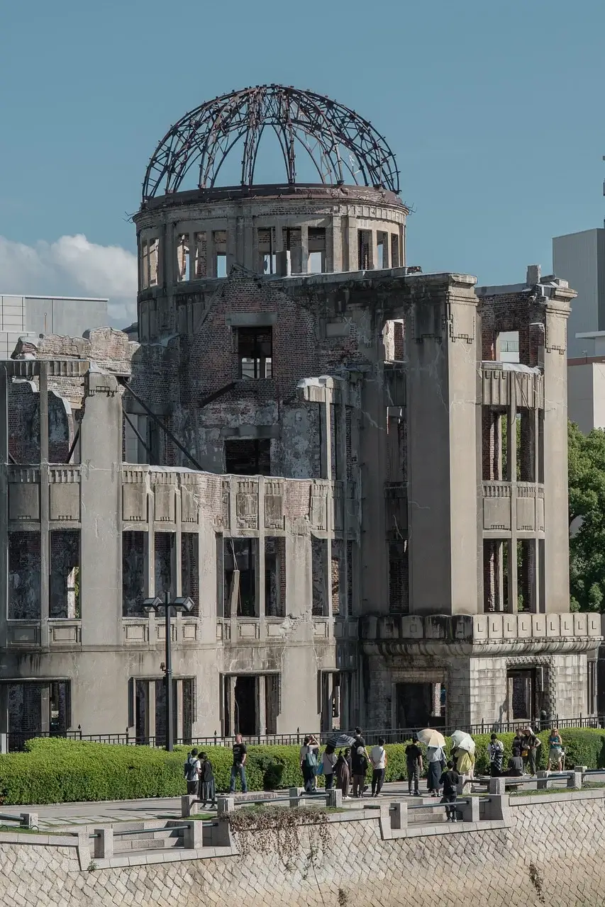 고아원 건물에 남겨진 일기장